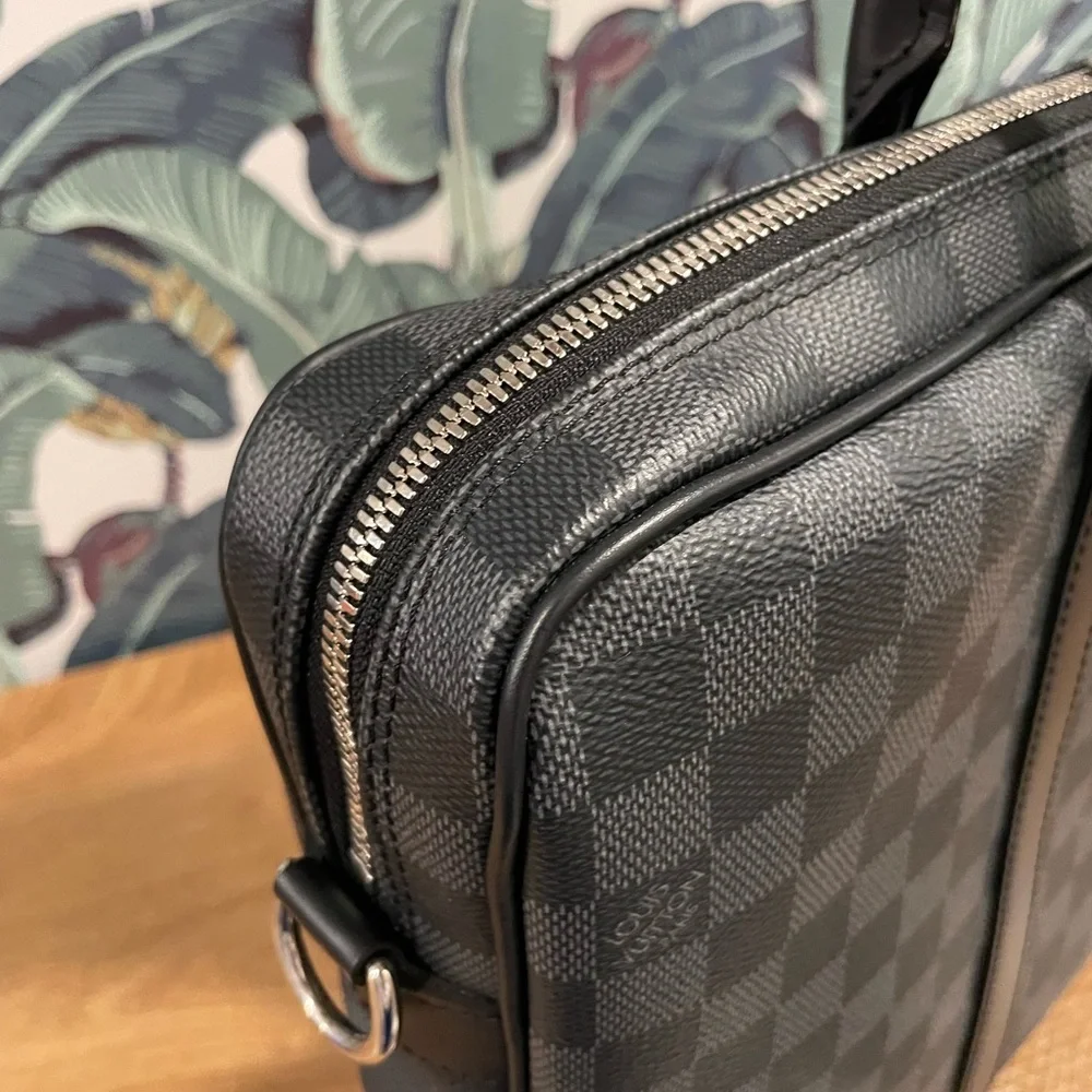 Louis Vuitton please see